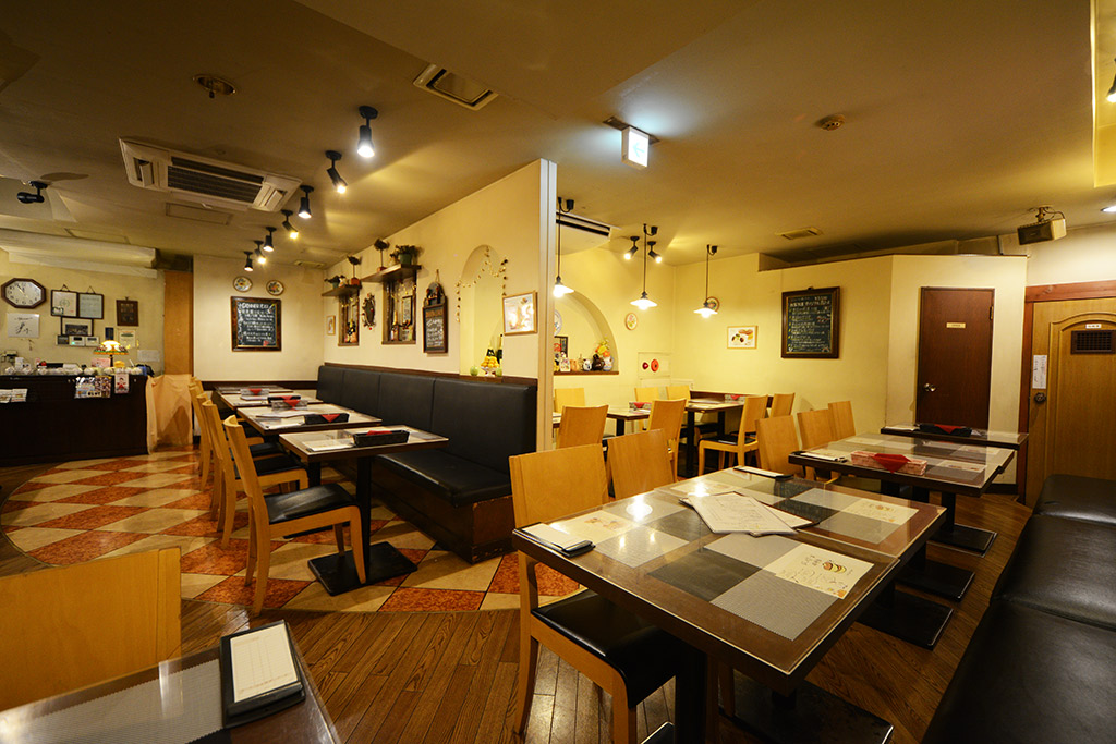 落ち着いた雰囲気の店内