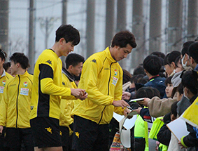 選手からサインをもらえます