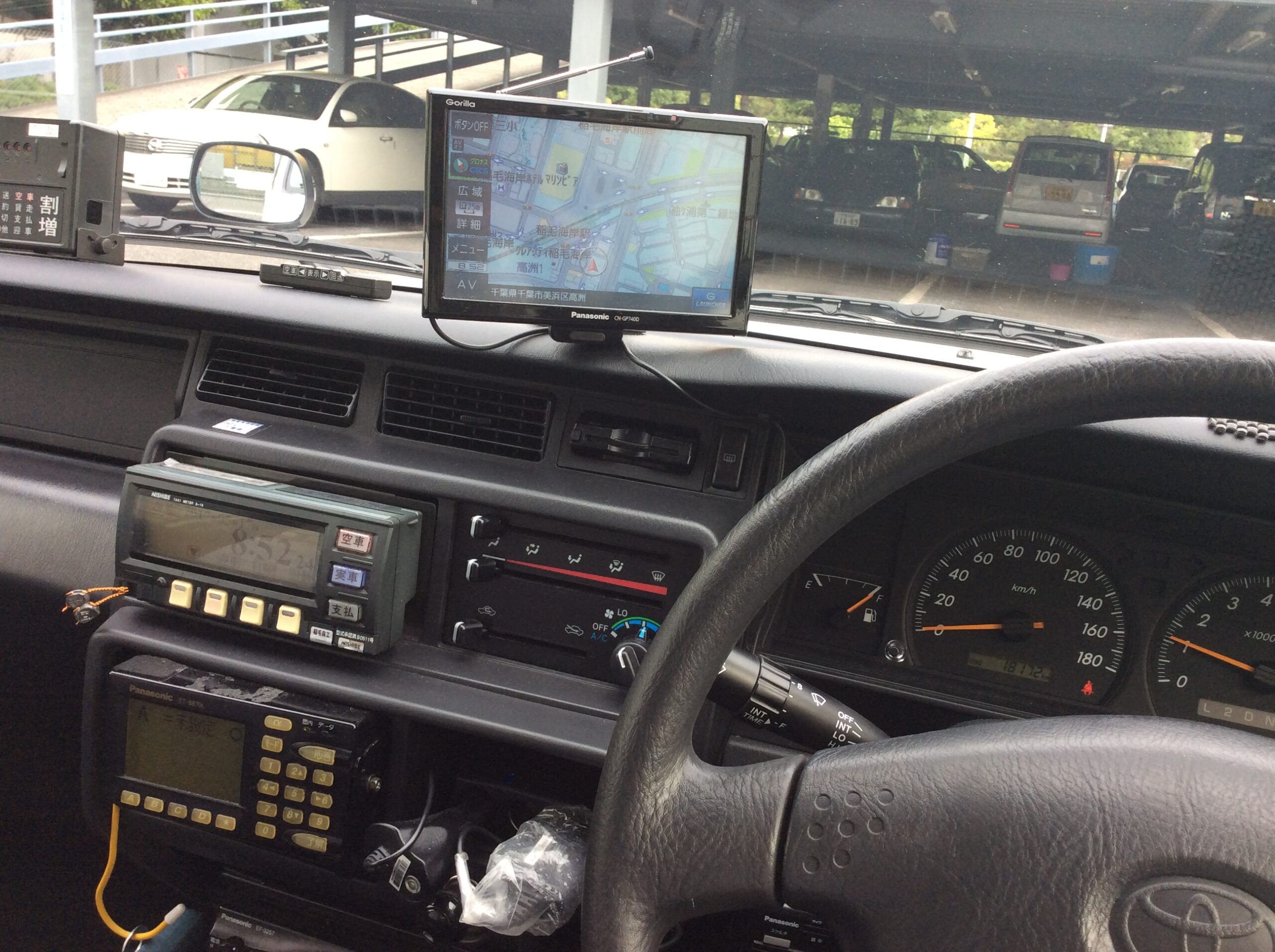 カーナビ・カード決済機・ETC装備。