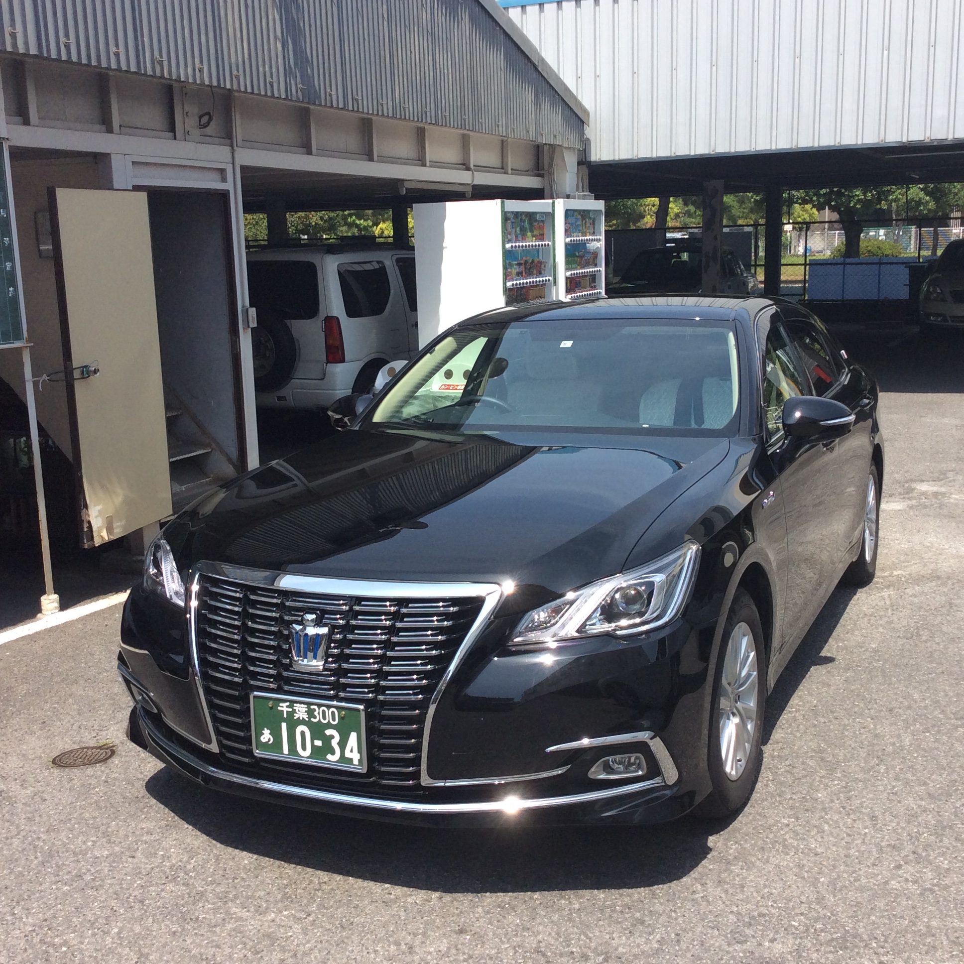 セダンタイプのハイヤーをご用意。