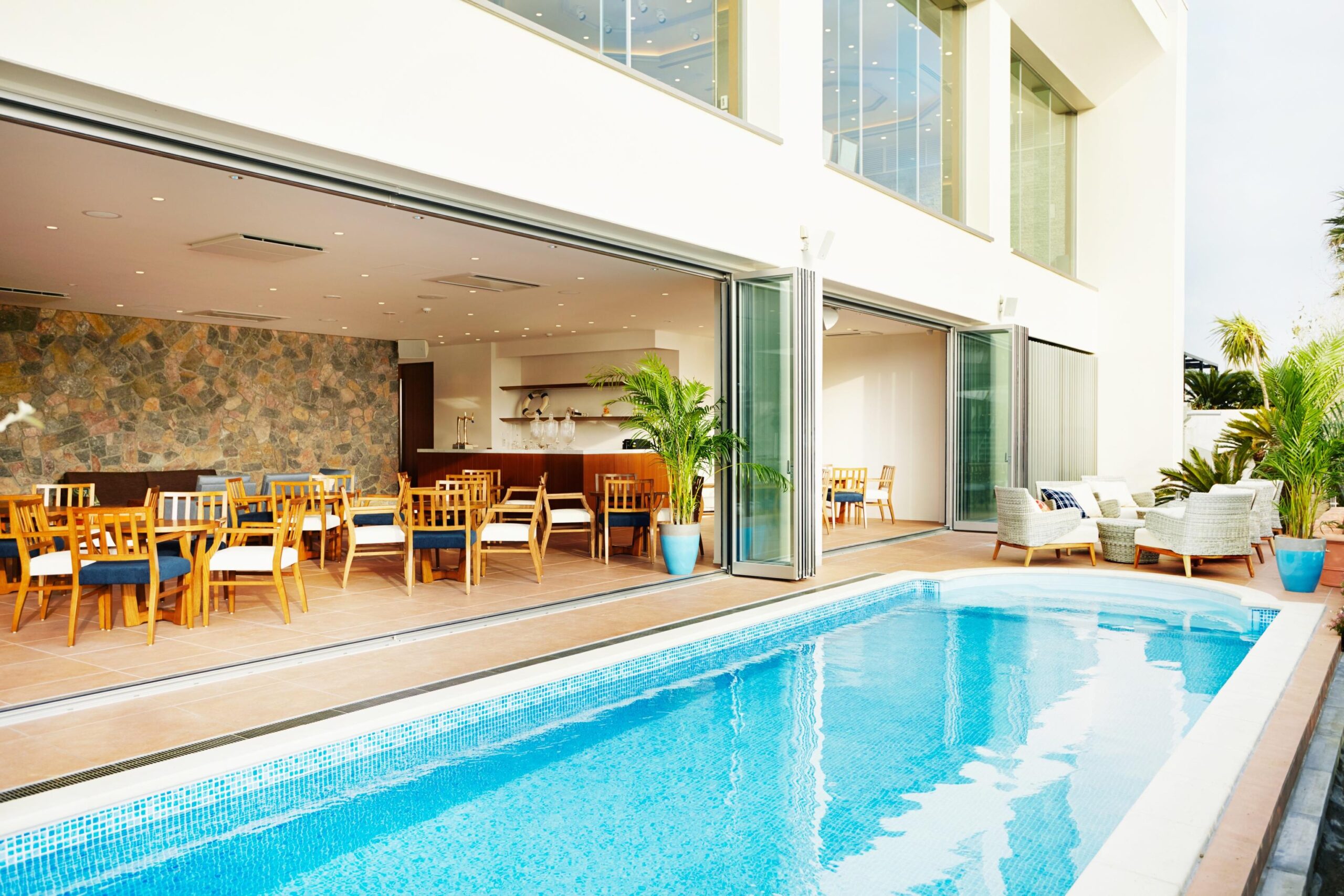 リゾートホテルのプライベートプールを彷彿