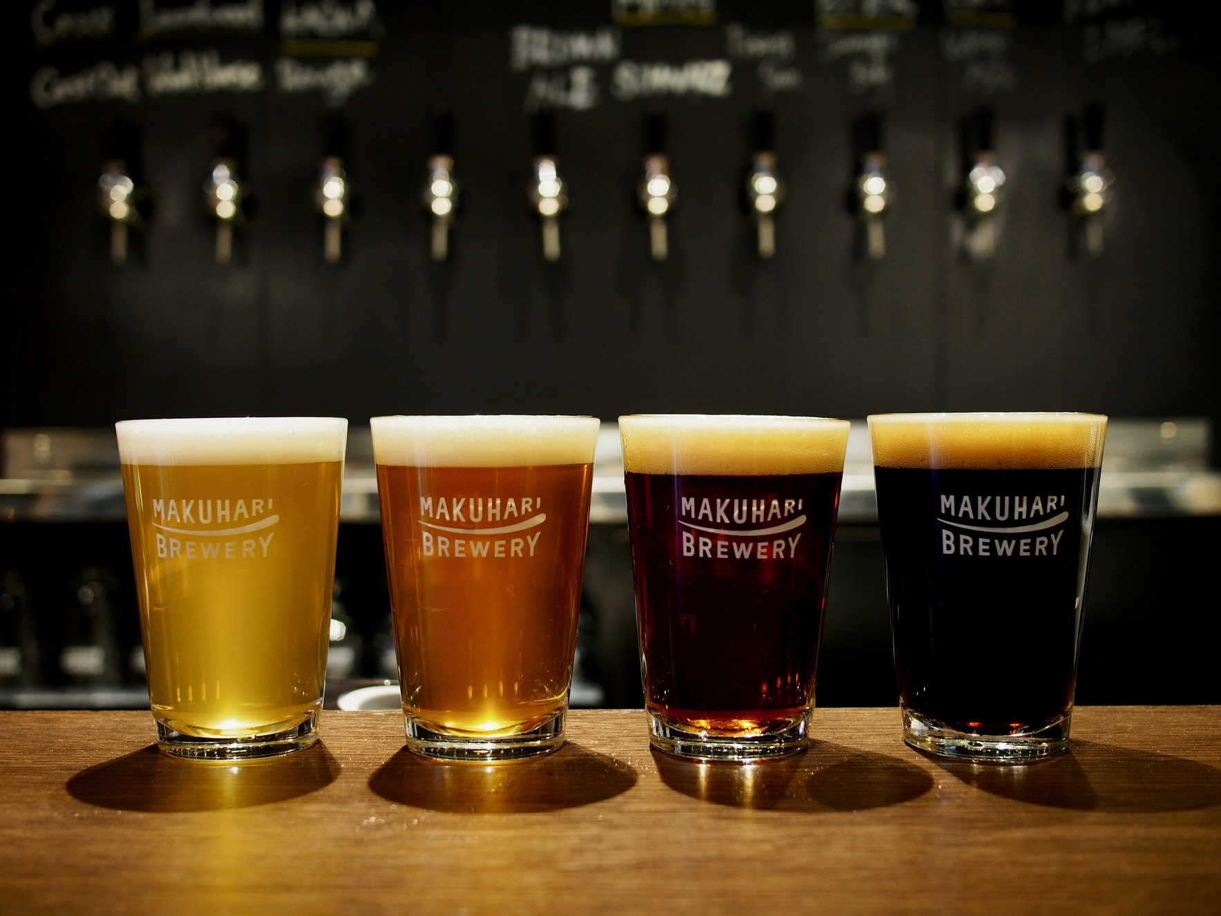 注ぎ方までこだわった自慢のビール