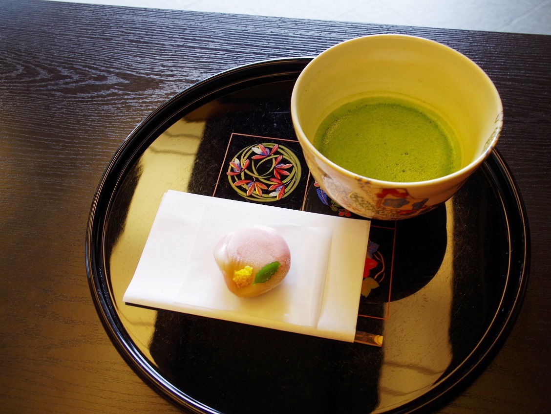 季節の和菓子と抹茶