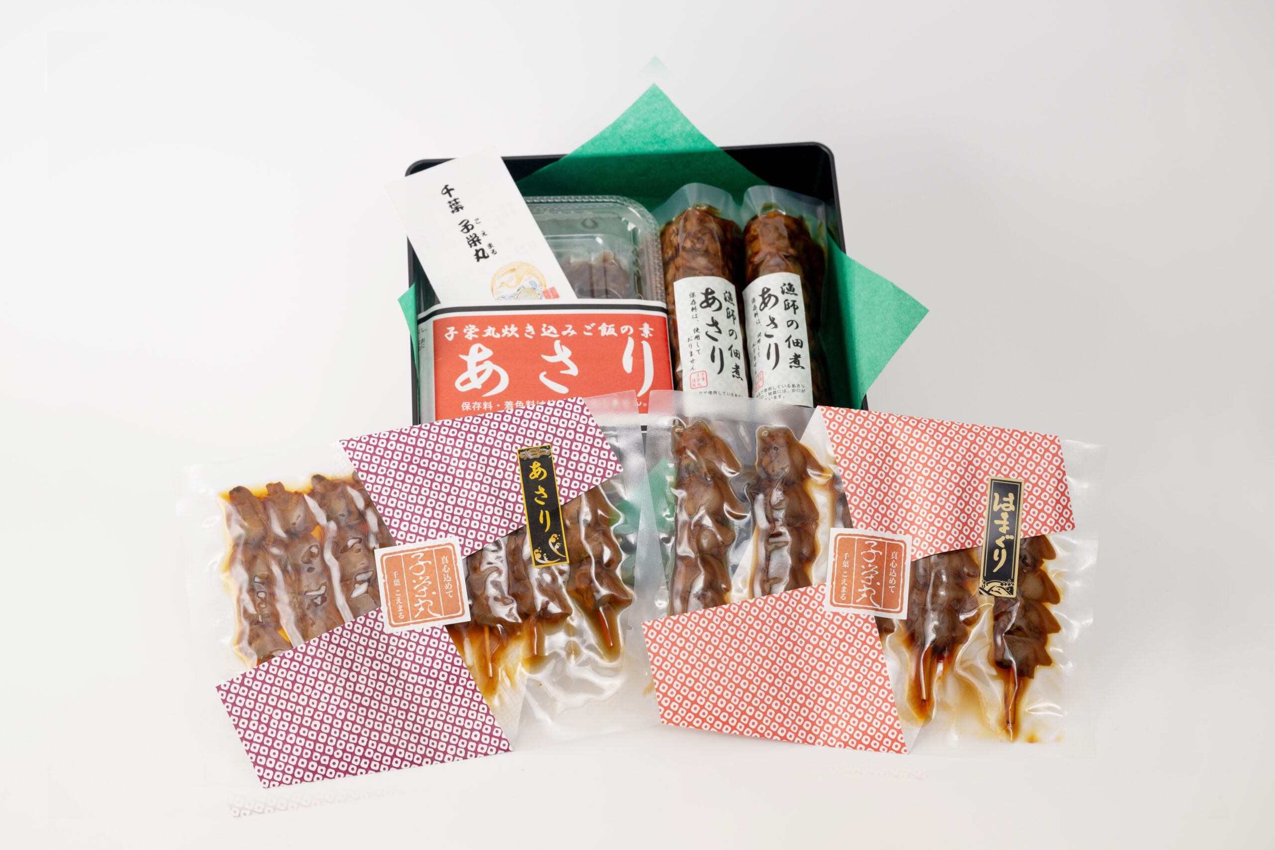 贈答用に人気商品を重箱に詰め合わせました