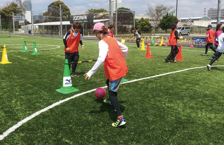 千葉あそび 18秋 冬号 No 12 本田圭佑選手プロデュースの施設で 女性限定のフットサル教室 10月5日から 千葉市観光協会公式サイト 千葉市観光ガイド